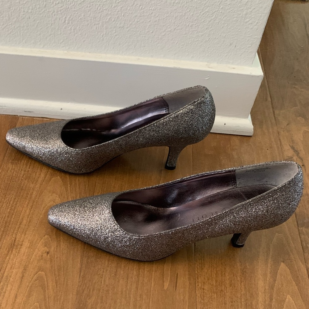 Karen Scott Heels